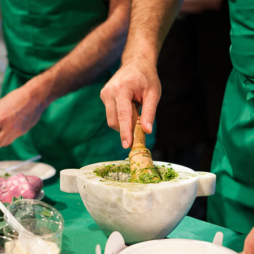 Les Secrets du Pesto : Élégance Culinaire et Poésie Italienne