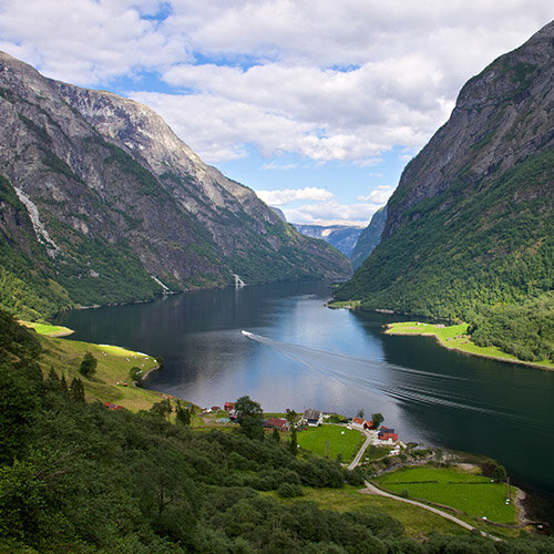 Évasion Familiale : Road Trip au Cœur des Fjords de Norvège